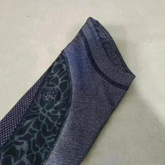 Lululemon Snake Skin Crop Leggings - Picture 6 of 6